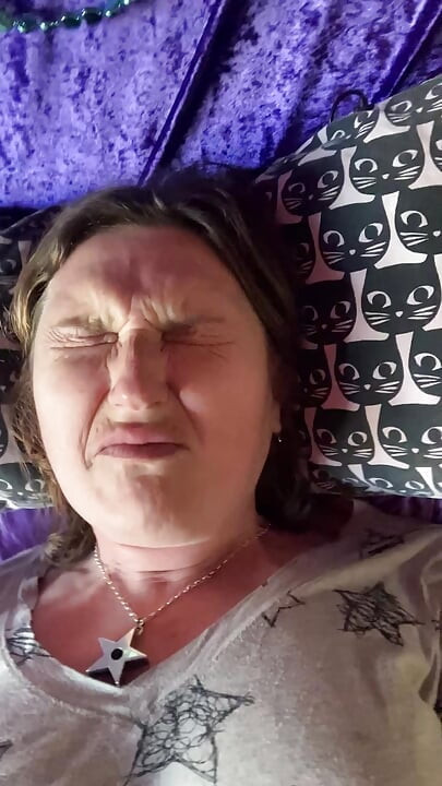 Be a good boy and help mom cum!
