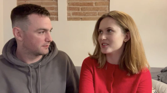 Utangaç ve güzel üniversiteli kız, Una Fairy ve Andres Acosta ile kamera arkası