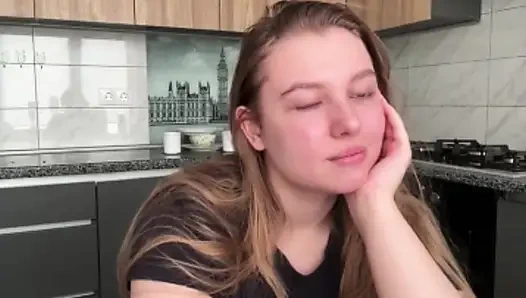 Jucielussie sabah mutfakta mastürbasyon yapıyor