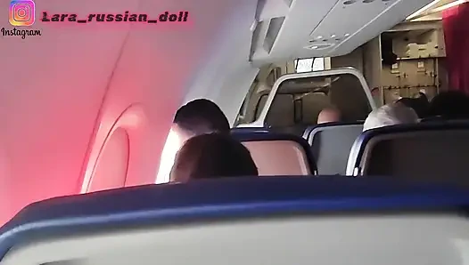 Uçakta uçuş uçak banyosunda hızlı orgazm hostes neredeyse beni yakalıyor.