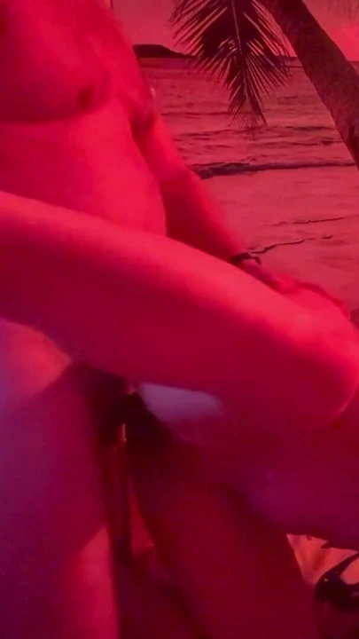 Romantik Paskalya seksi sonunda yutma ile bitiyor | Clip 1