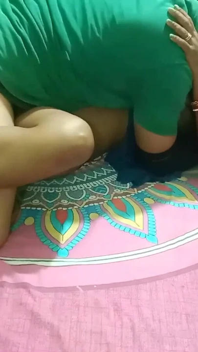 Hintli pandit seksi iç çamaşırlı komşu karısıyla ateşli sikişiyor dölleniyor | Klip 2