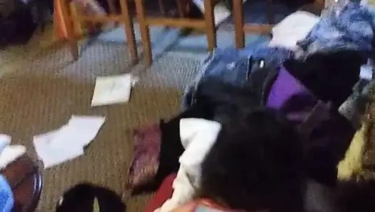 Bodrumda komşunun karısını sikiyor