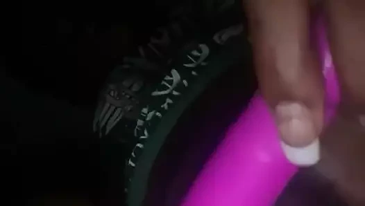 Seksi tanrıça yere damlıyor