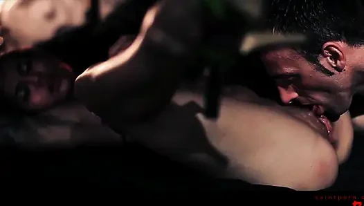 Bella ilk cinsel keşfini yapıyor ve doruk noktasıyla patlıyor