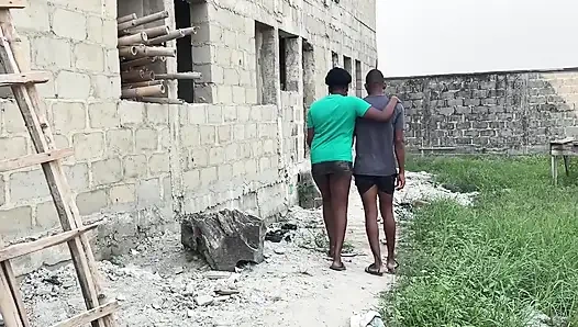 Binanın arkası kız arkadaşına