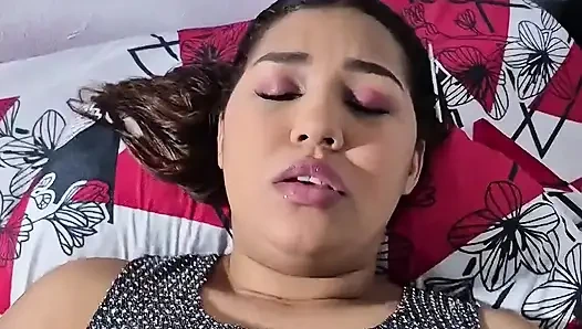 Ne lezzetli ve zengin chichotas ve ayrıca güzel bir götü var