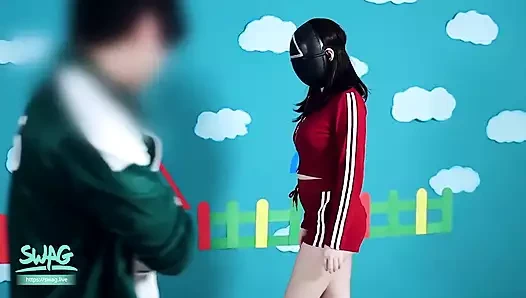 Azgın kostümlü kız sikiliyor