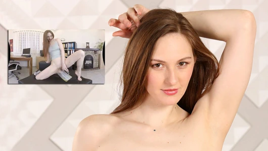 Virtualpee - sapıkça kızıl elbiselerini sidik içinde ıslatır