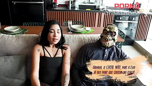 Evli kadın gavatın önünde götünü sikiyor