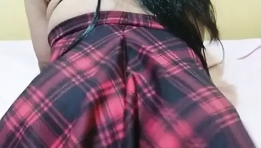 Büyük göt dört ayak üstüne çıkıyor ve fışkırtarak boşalması için ıslak gösteriyor