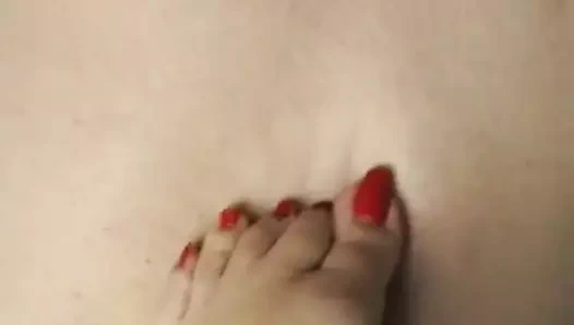 Uzun kırmızı ayak tırnağı arka çizik