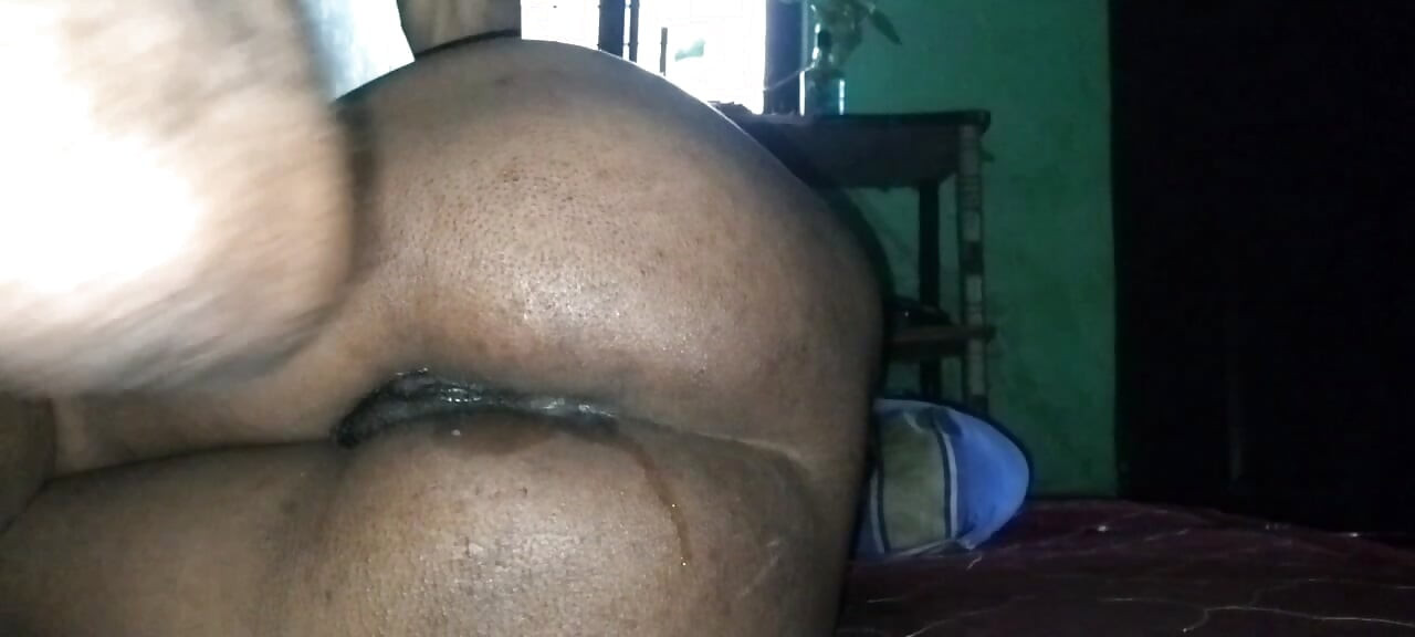 Kerala mallu chettan ebeveynleri evde yokken aniyathi'sini baştan çıkarıyor ve sikiyor
