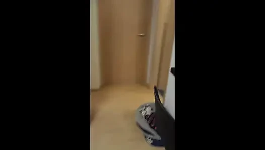 işten eve geldikten sonra vücut geliştirmeci üvey annemle büyük bir sikiştim.
