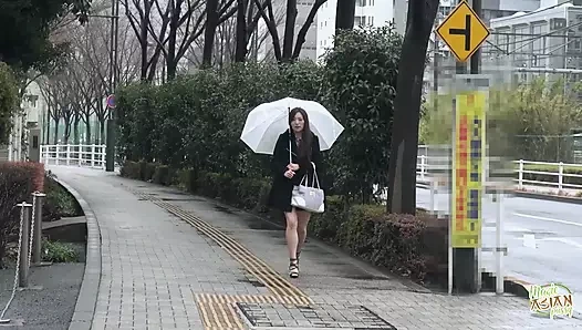 Başka bir aptal yağmurlu gün tuvalette sikini emdiğinde çok daha iyi oldu