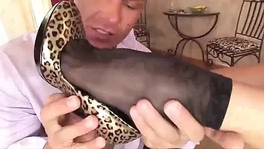 Naylon çoraplı ayakla mastürbasyon!