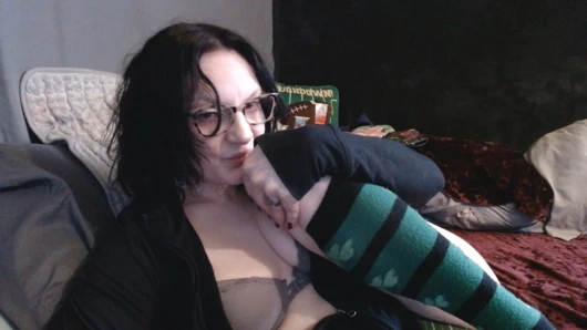 Babykittyfuk kendini sert sikiyor. kremsi seksi orgazm