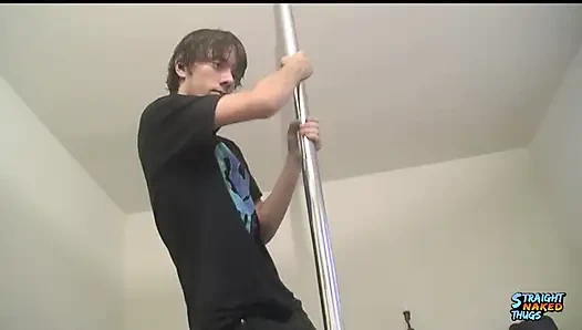 Straightnakedthugs: Chad Turner büyük yarağını ve yeni dans hobisini serbest bırakıyor