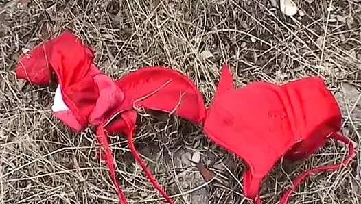 Güzel olgun bir kadın sodomsi altında orgazma yaklaşıyor!