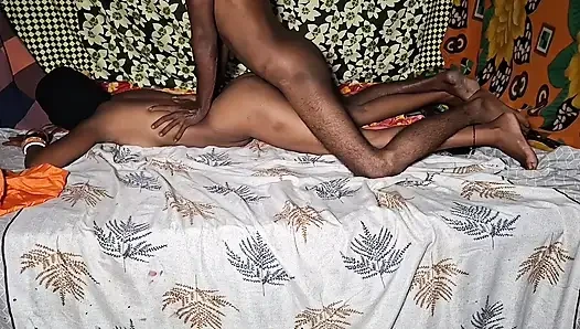 Xxx Desi Hintli kadınlar sert yeni pozisyon tarzı seks videosu gerçek Desi