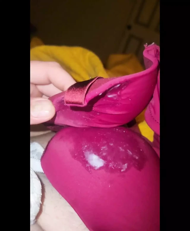 Seksi sutyenlere boşalma derlemesi