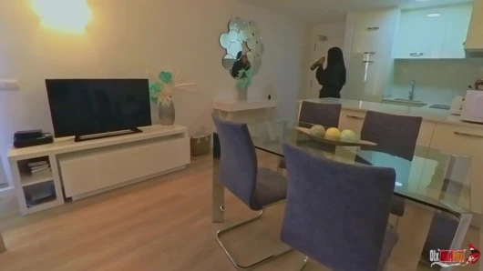 Üvey anne yanlışlıkla üvey oğlunun yarağına oturdu ve içine boşalana kadar ondan kurtulamadı