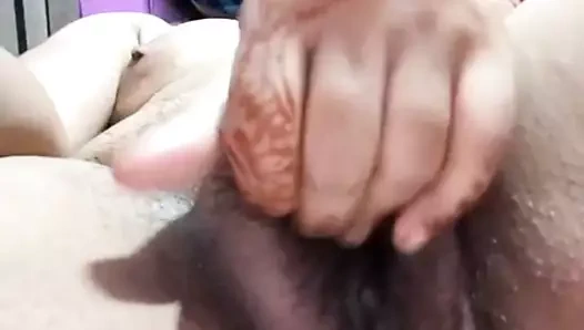 bhabi gösterilen KEDİ