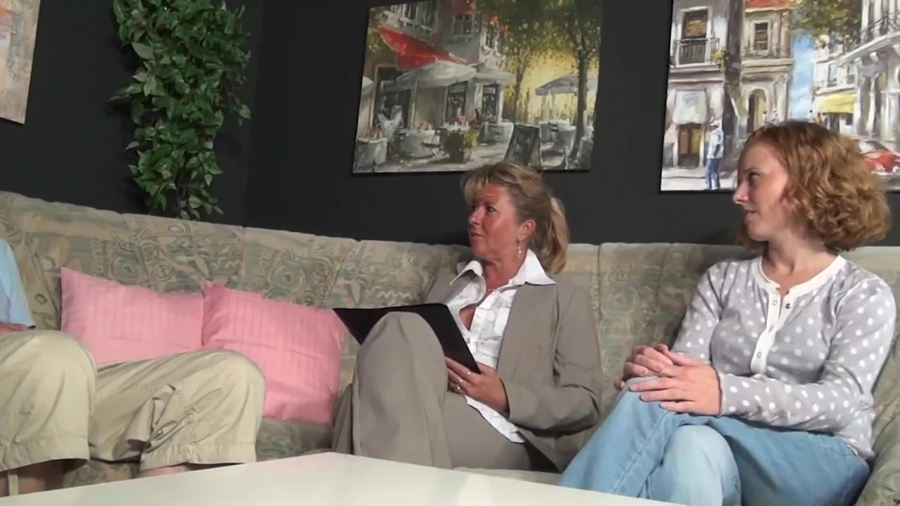 लेस्बियन और तीन लोगों की चुदाई से भरी सेक्स फिल्म