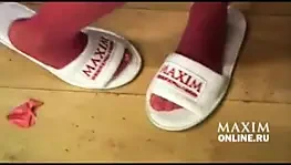 Rus model tanrıça parti striptiz için göğüsleri dışarı alır!