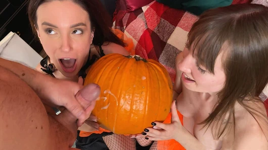 Kate Quinn ve Mary Frost -- cadılar bayramı üçlü grup seks ve kabak üzerine boşalma