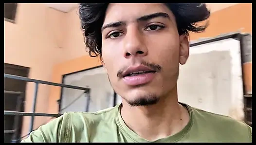 Evde kimse yoktu, büyük bir zevkle mastürbasyon yaptım