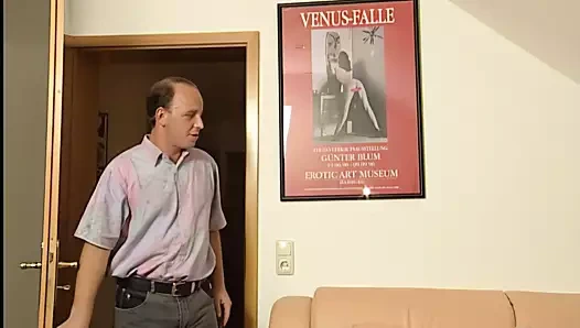 Büyükanne okul tatillerinde yeğenleriyle sevişiyor!