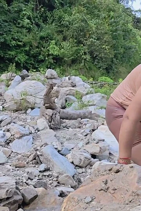 Dağ kampında seks amcığının içine boşalıyor
