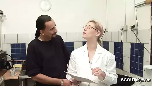 Alman genç sdeuce için sikme tarafından eski adam at iş