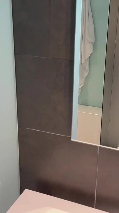 Azgın Nine İspanya'da Lavaboda Sikiliyor.