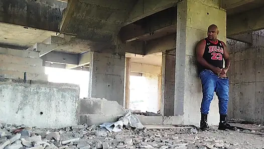 Şantiyeye işemeye gittim ve canım hızlanmak istedi