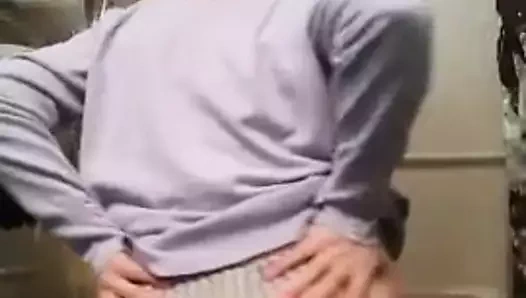 sıska kız arkadaşı gösterilen onu göt