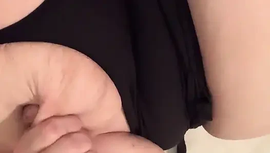 Azgın üvey anne mastürbasyon yaparken üvey oğlu onu filme çekiyor