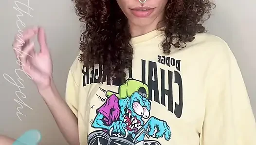 Goddess Chi fışkırtarak boşalmasını sunuyor