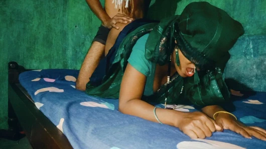 Yeni evli desi yenge devar ji Hintçe viral seks videosu tarafından sikiliyor