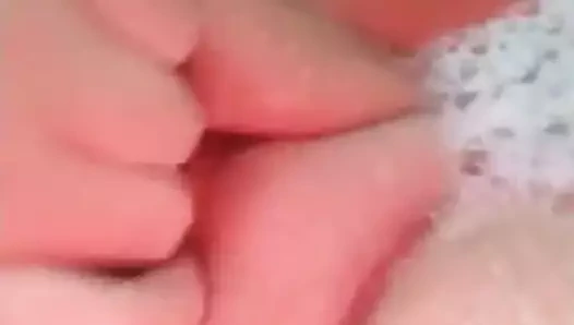 Bbw tombul sarışın eş alır kabarcık banyo ve masturbates