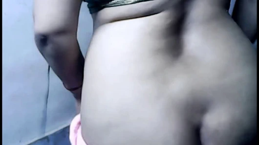 Hintli köylü evli kadın Hintli sevgilisiyle ateşli ayakta seks yapıyor