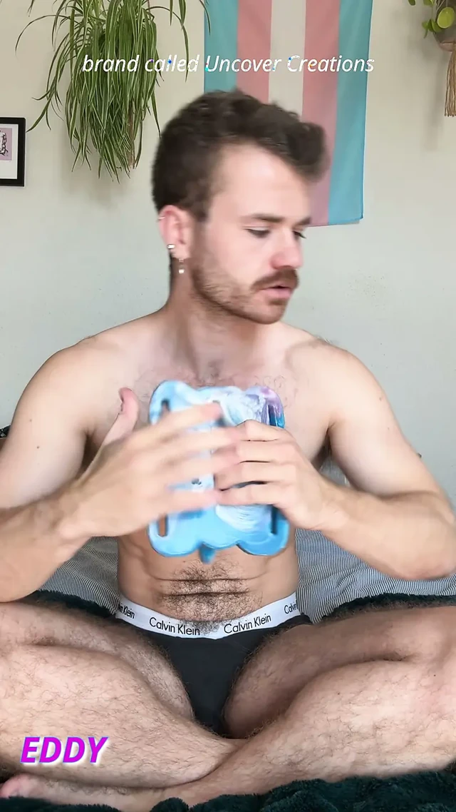 Ftm yeni oyuncağını sürtüyor, ovuyor ve fışkırtıyor