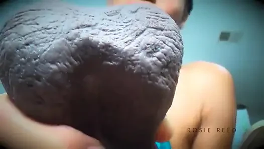 Beyaz boi büyük zenci yarağı emiyor