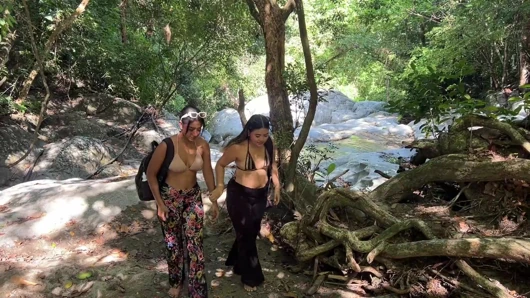 2 Latina swallow 2 cocks of strangers in the middle of the forest