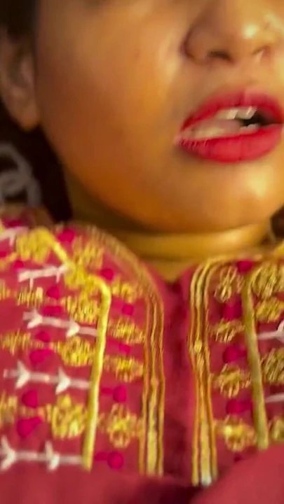 Desi Mallu Bhabhi Kocası Evde Yokken Debarıyla Sert Sikişiyor Hintçe Video | Bölüm 1