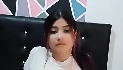 Öğrenci kız görüntülü görüşmeden sonra üvey erkek kardeşiyle