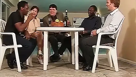 Büyük Omar'ın İngiliz maceraları: ev kadınları grup seks (2003)