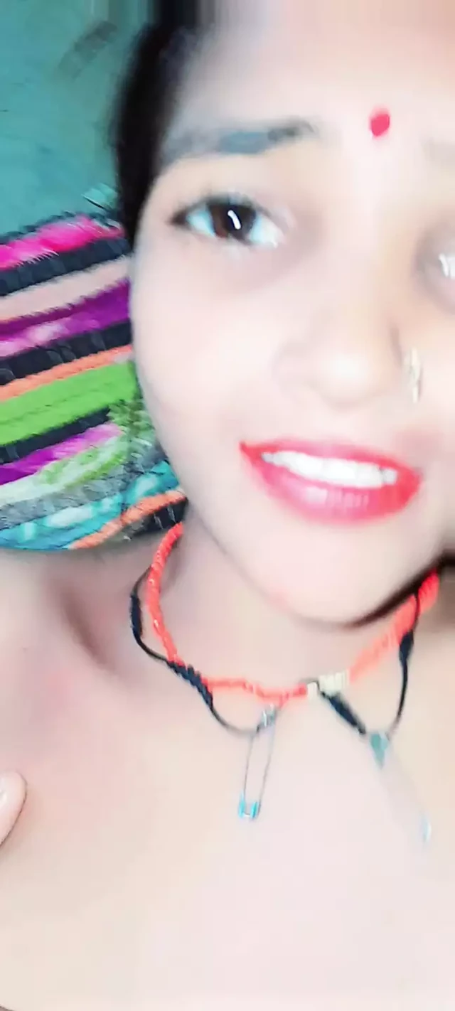 Seksi evli kadın sert seks için çaresiz, Hintli öpüşen olgun orta yaşlı seksi kadın karşı koyamıyor