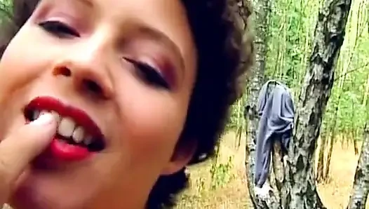 Almanya'dan yaramaz üniversiteli Bae ormanda emiyor